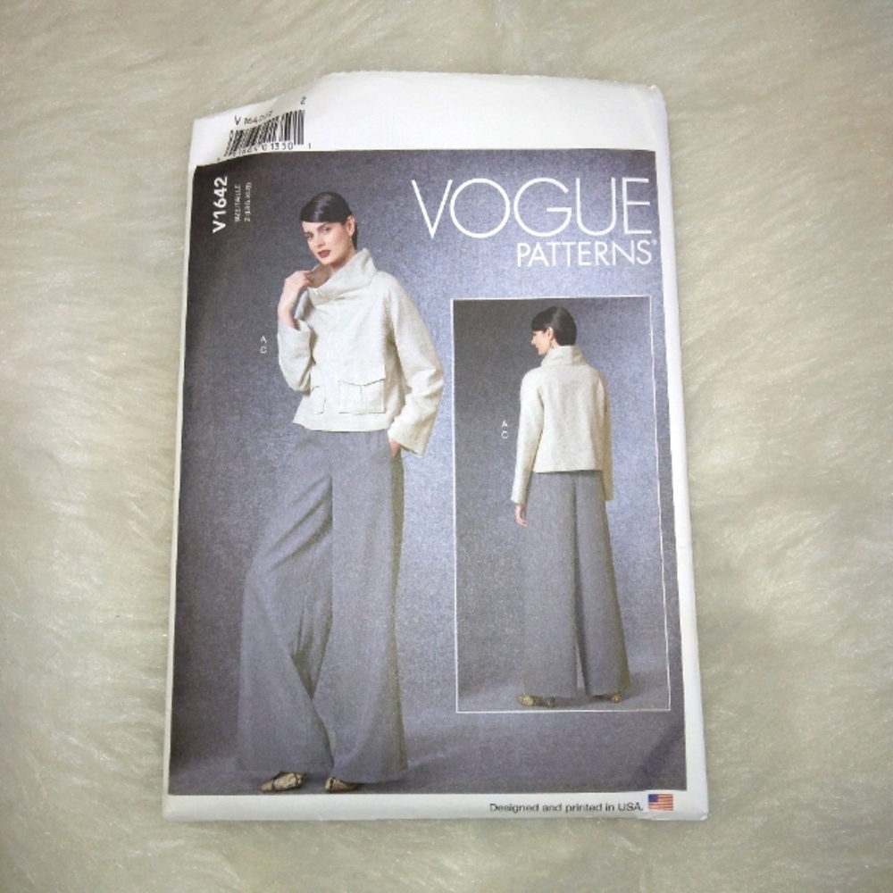 VOGUE V1642 SZ L-XL Misses very loose fitting top and elastic back waist pants.